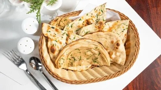 Garlic kulcha (ગાર્લિક કુલ્ચા)