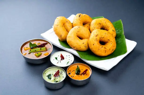 Idli / Medu Vada Platter