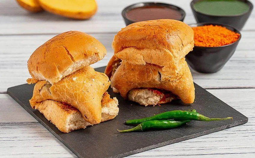 Pav Samosa (પાઉં સમોસાં)