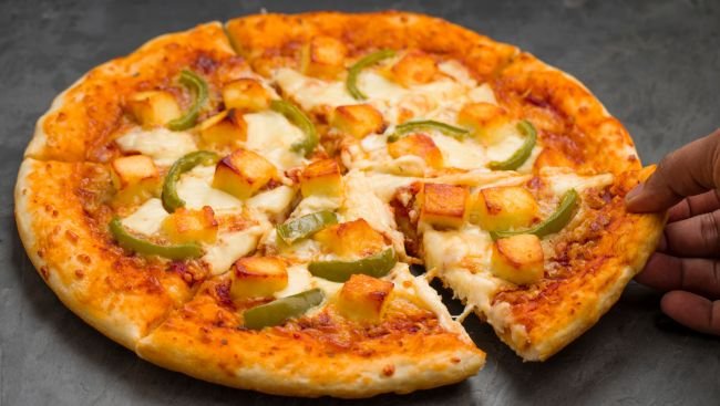 Paneer Makhani Pizza (પનીર મખની પિઝા)