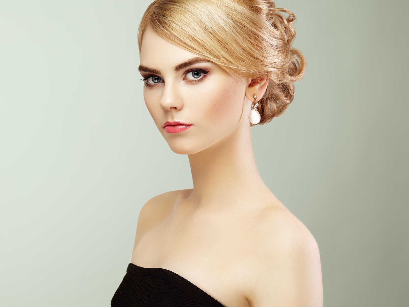 Light Party HD Makeup With Hair DO