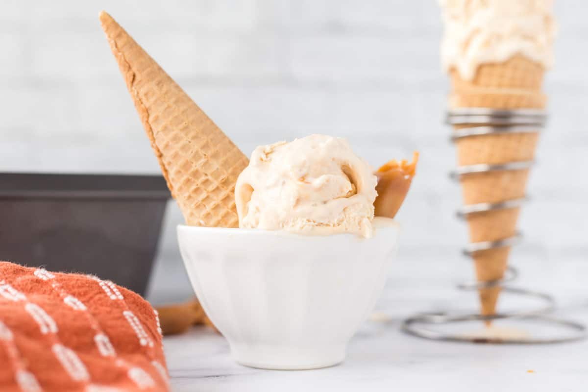 venila ice cream scoop