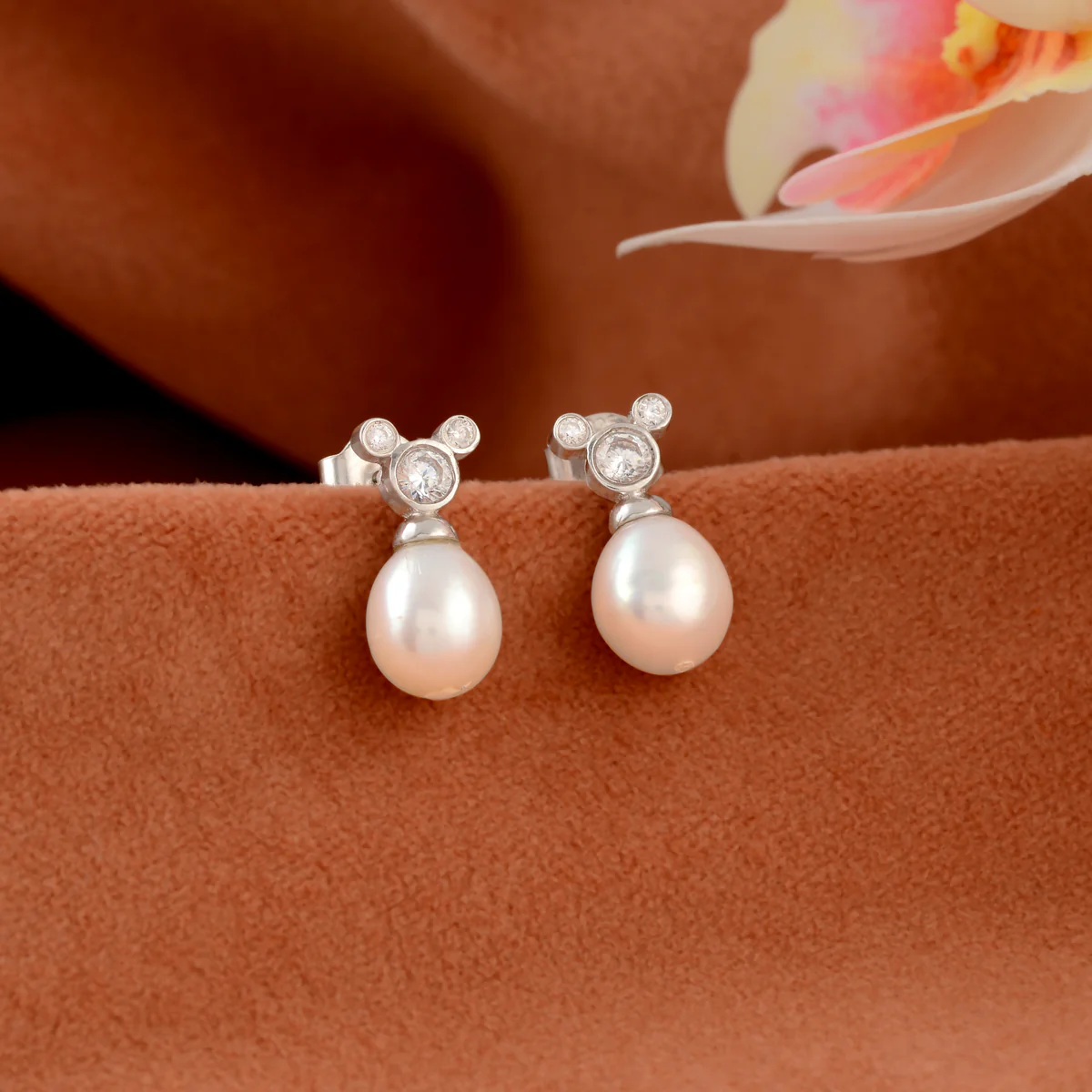 Freshwater Button Pearl Studs